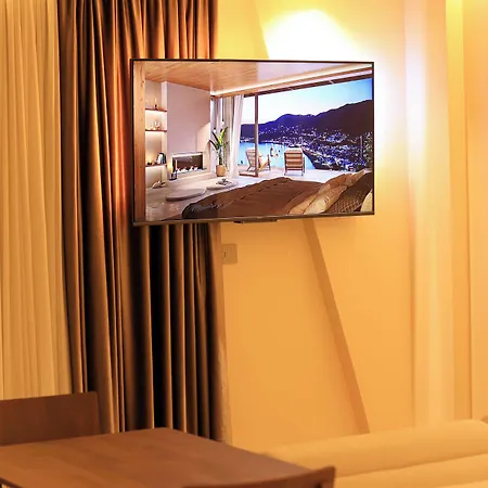 Deha & 4* Tirana